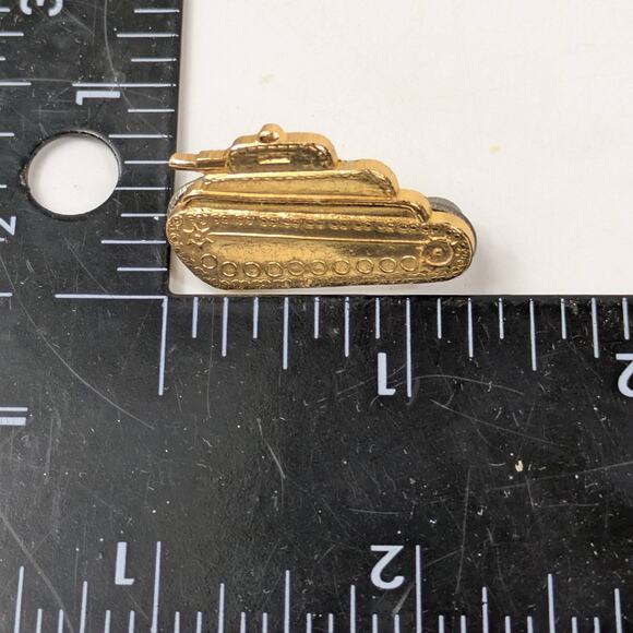 Gold Tone Tank Military Armor Lapel Pin Dual Clutch Star Badge Single Insignia - Picture 1 of 2
